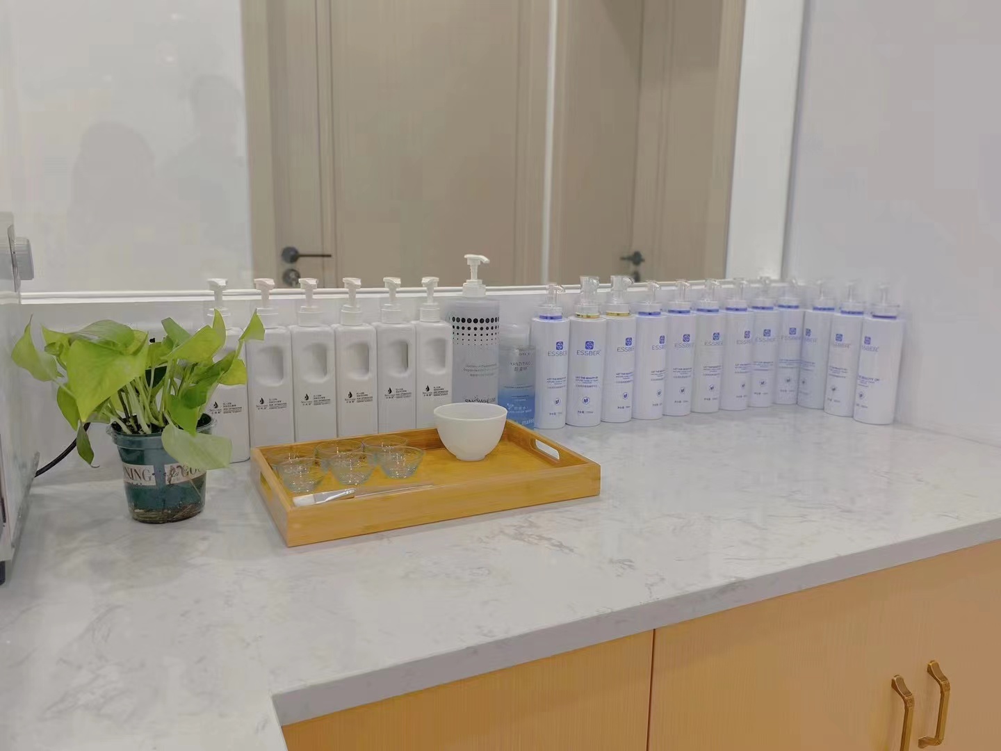 高素质的服务团队